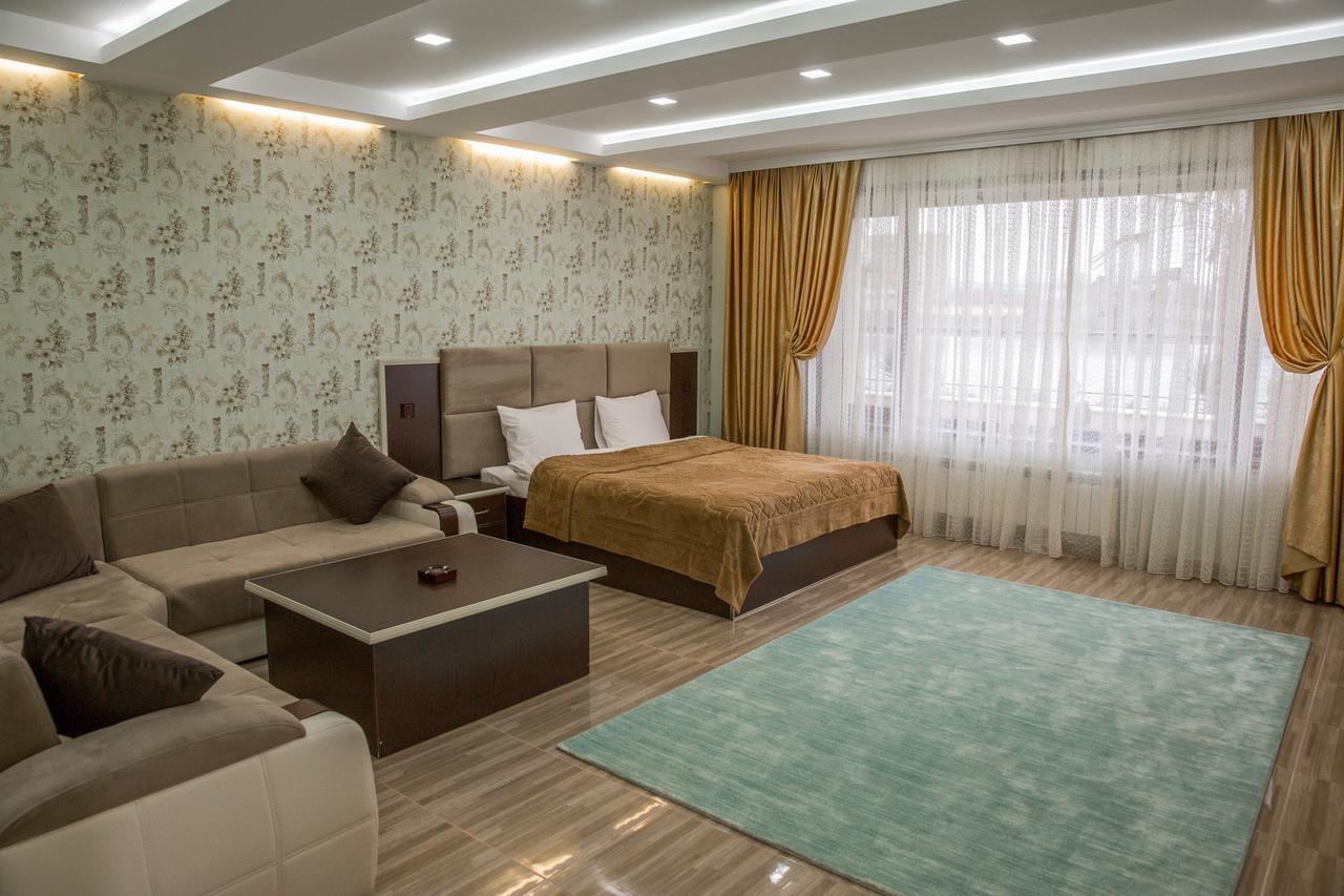 Semeni Hotel & Restaurant Мінгечаур Екстер'єр фото