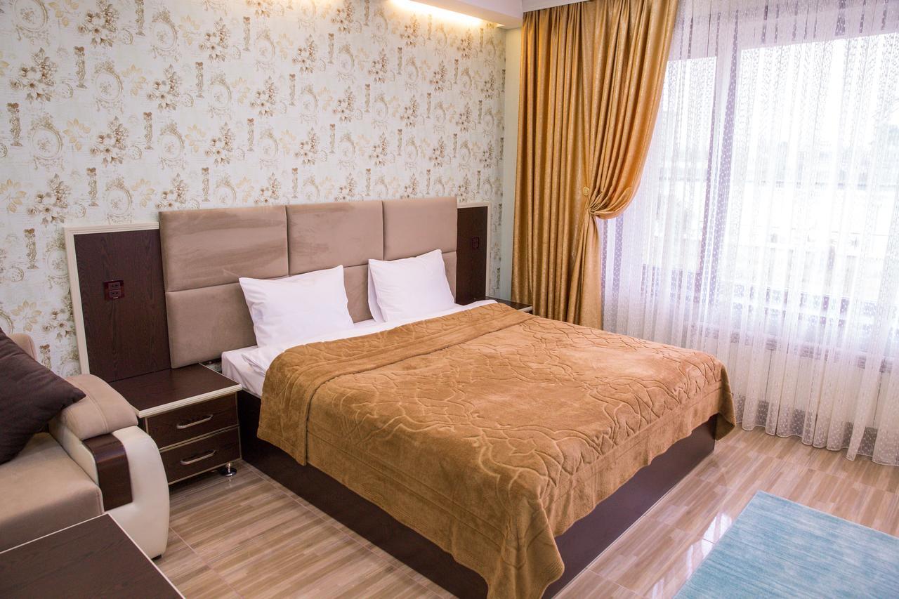 Semeni Hotel & Restaurant Мінгечаур Екстер'єр фото